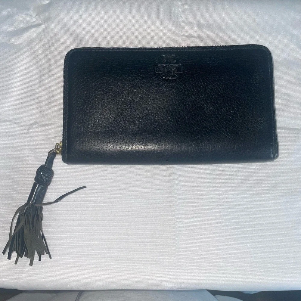 Tory Burch Taylor Zip Continental Wallet in Black Pebbled Leather With Tassel